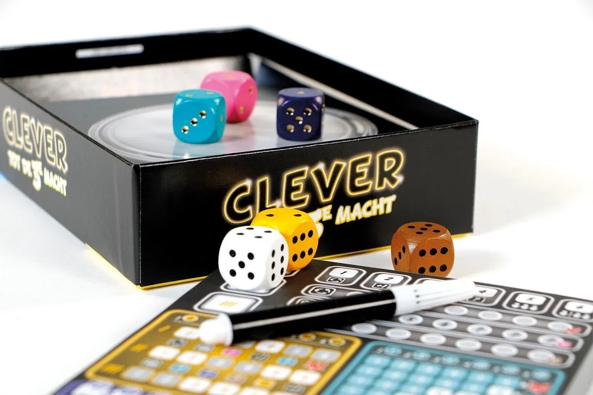999 Games Clever tot de 3e Macht Dobbelspel - Multikleur