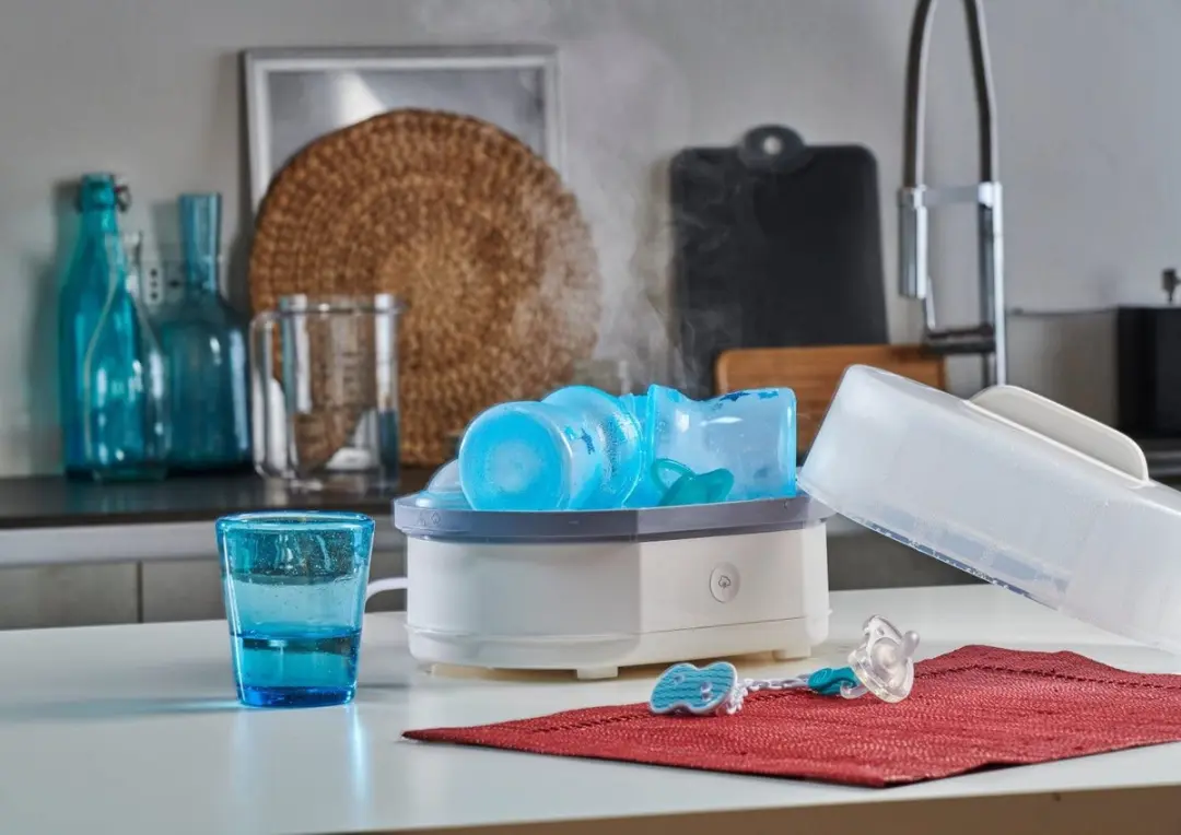 Chicco 2-in-1 Sterilisator & Flesdroger - Multicolor
