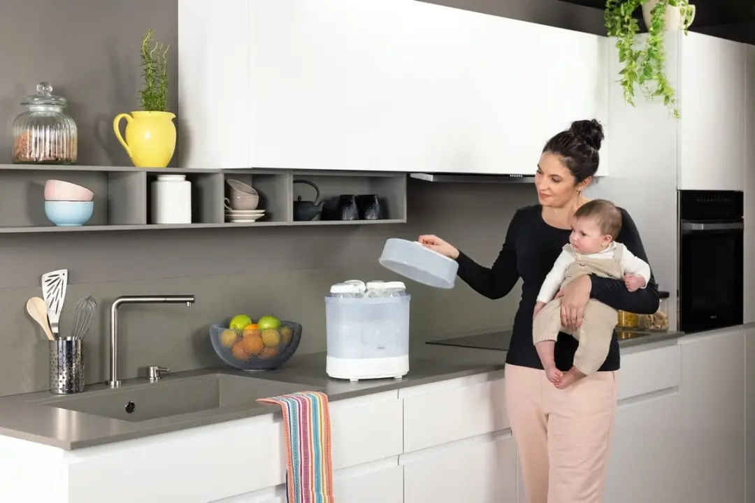 Chicco 2-in-1 Sterilisator & Flesdroger - Multicolor