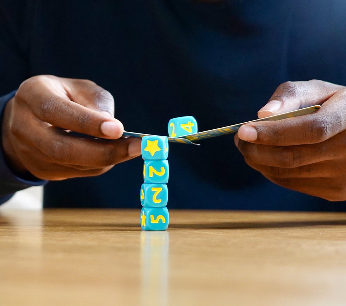 999 Games - Random Talents - Partyspel - Hilarische opdrachten - Gezelschapsspel - Ben jij die Alleskunner? - 2 tot 18 spelers