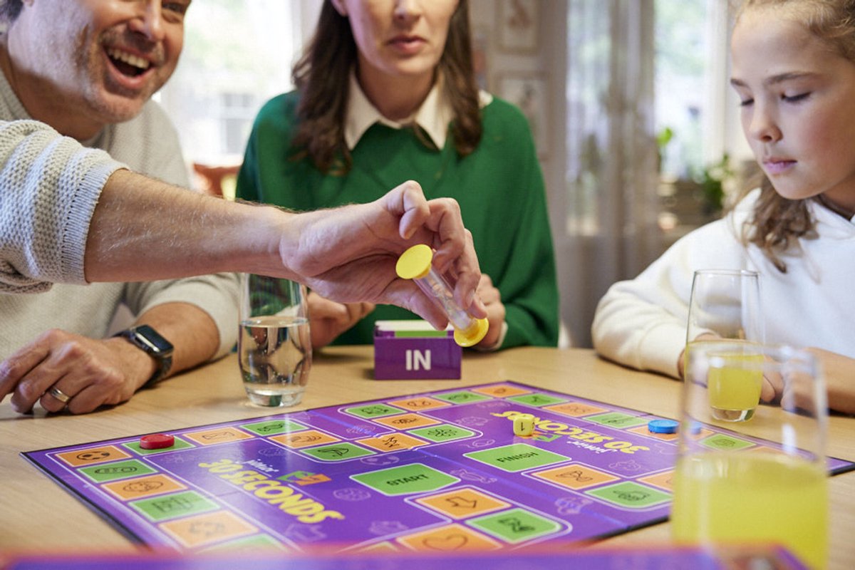 999 Games - 30 Seconds ® - Junior - Partyspel - Vanaf 7 jaar - Kinderspel - Gezelschapsspel - Actiespel - Nederlandstalig