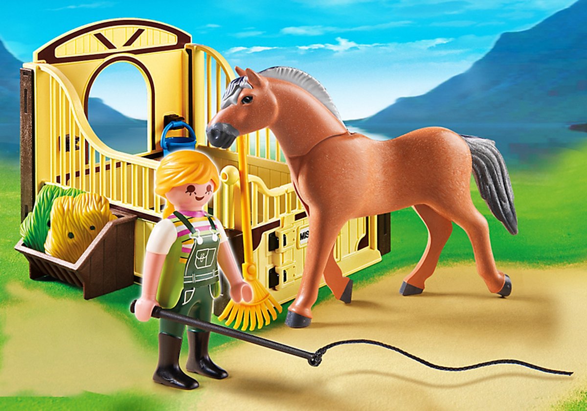 Fjordenpaard met bruin-gele paardenbox / Cheval Fjord et monitrice