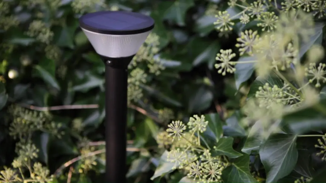 Lutec Connect Karlo Slimme LED Prikspot Zonne-energie - Zwart