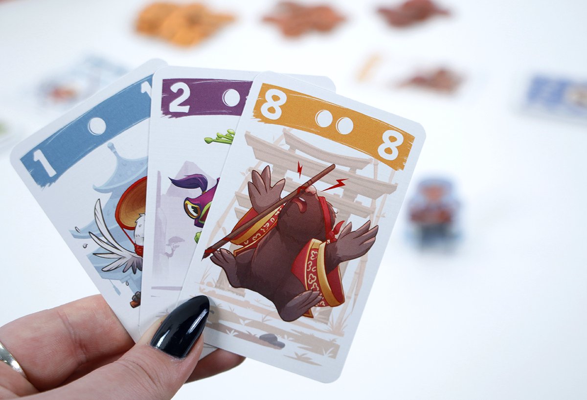 999 Games - Makatsu - slim kaartspel - eenvoudige spelregels veel diepgang - Meester Makatsu is op zoek naar de beste ninja's!