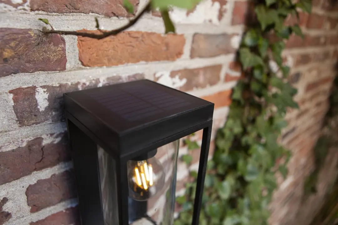 Lutec Flair Solar Wandlamp E27 - 2W 200Lm IP44 - Zwart