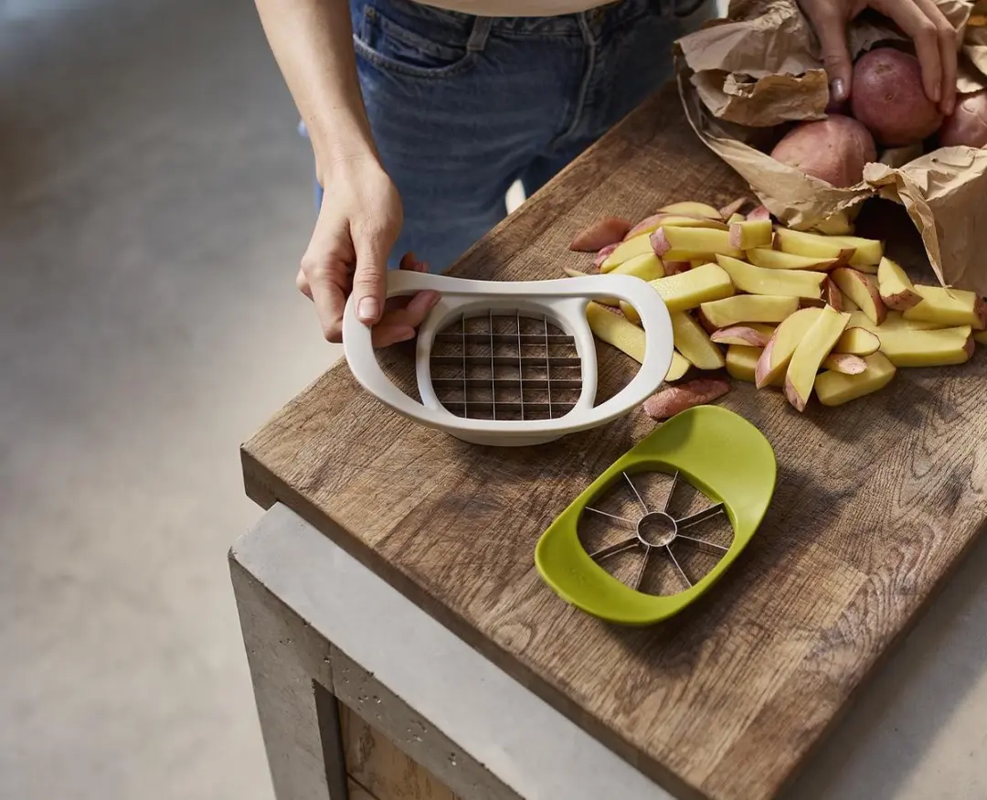Joseph Joseph Nest Press 2-in-1 Appelboor & Aardappelsnijder - Groen/Wit