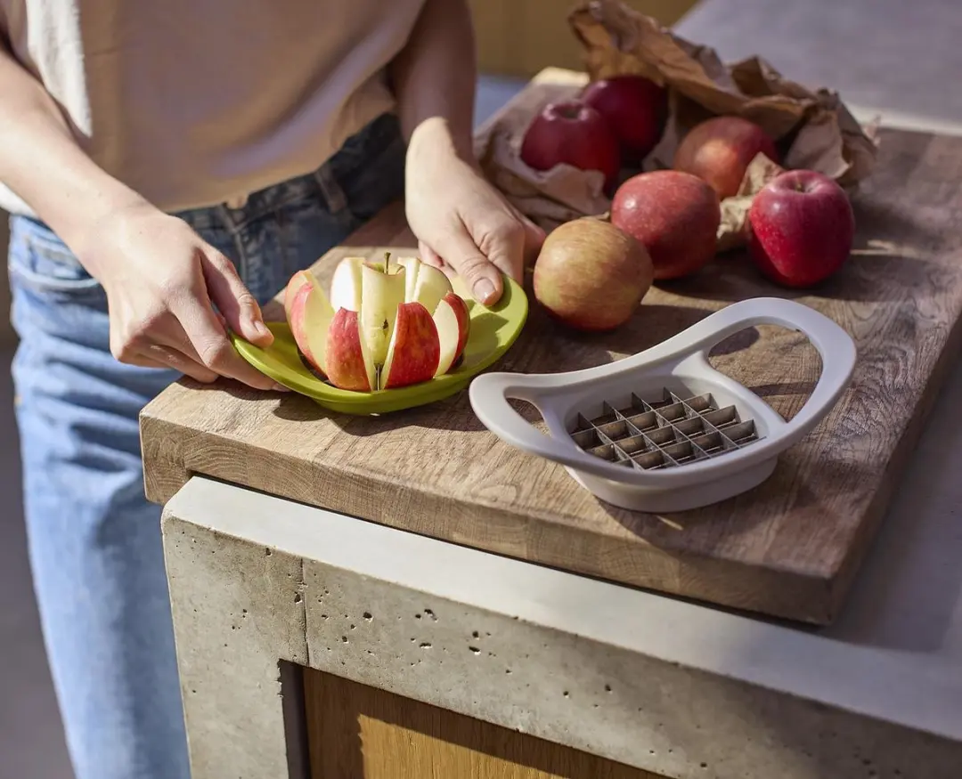 Joseph Joseph Nest Press 2-in-1 Appelboor & Aardappelsnijder - Groen/Wit