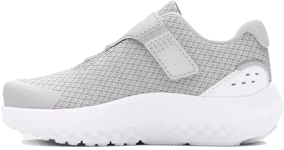 Under Armour UA Ginf Surge 4 Ac Kindersneaker 26 - Grijs