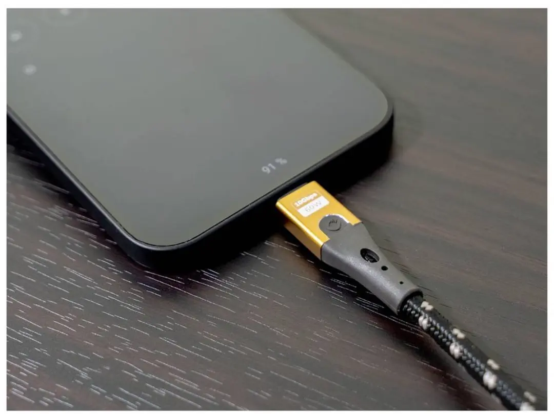 Oehlbach D1C9552 USB-kabel USB-A naar USB-C 2m - Zwart/goud