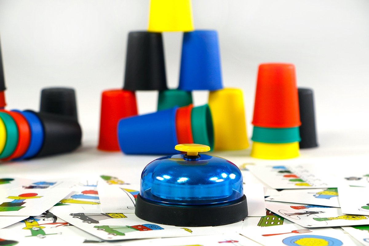 999 Games - Stapelgekke Speed Cups - Actiespel - Vrolijk actiespel voor het hele gezin - Kinderspel - Familiespel