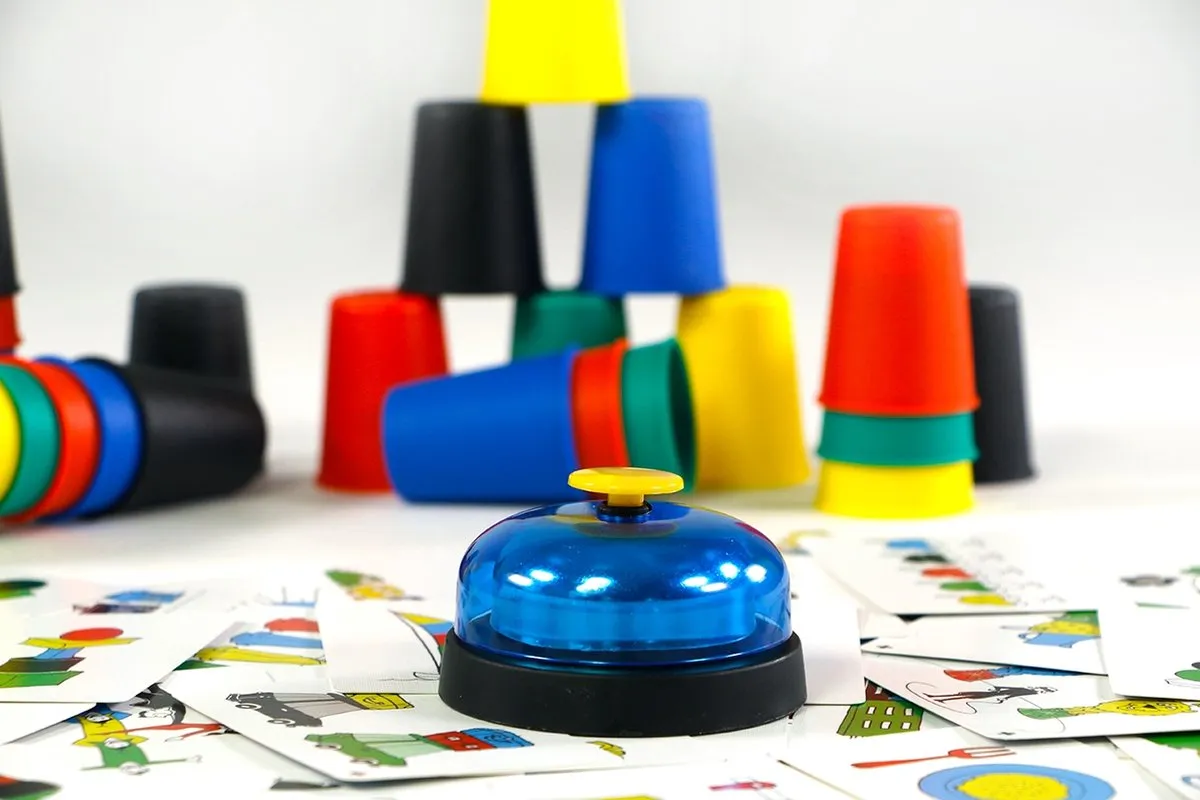 999 Games Stapelgekke Speed Cups Actiespel 999-CRA10 - 43 Kaarten 30 Bekers