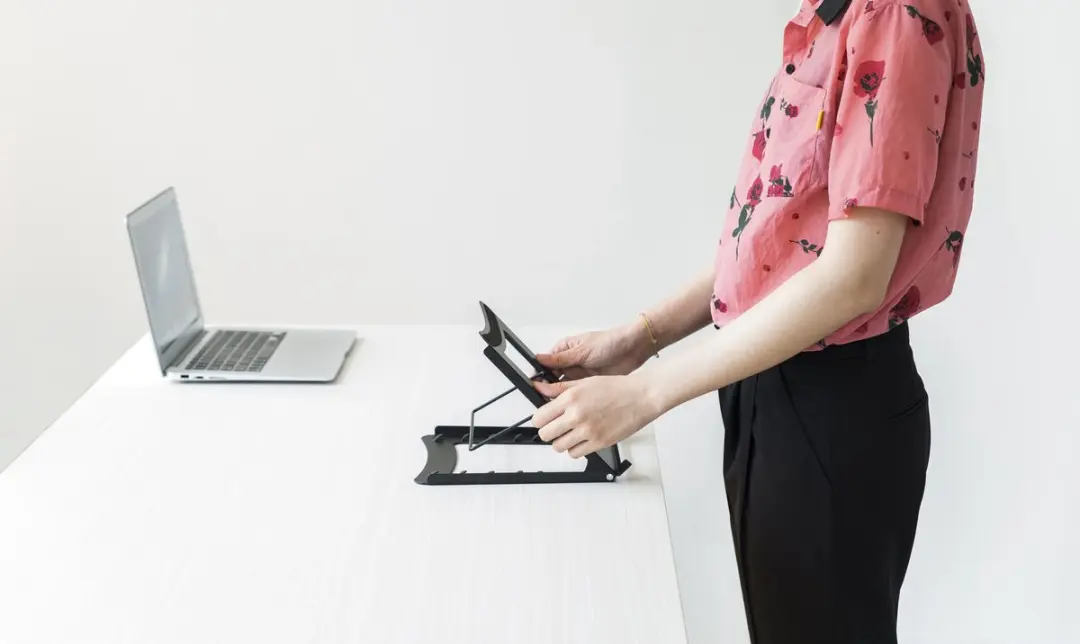 Deltaco DELO-0200 Laptop/Tablet Standaard - Zwart Staal