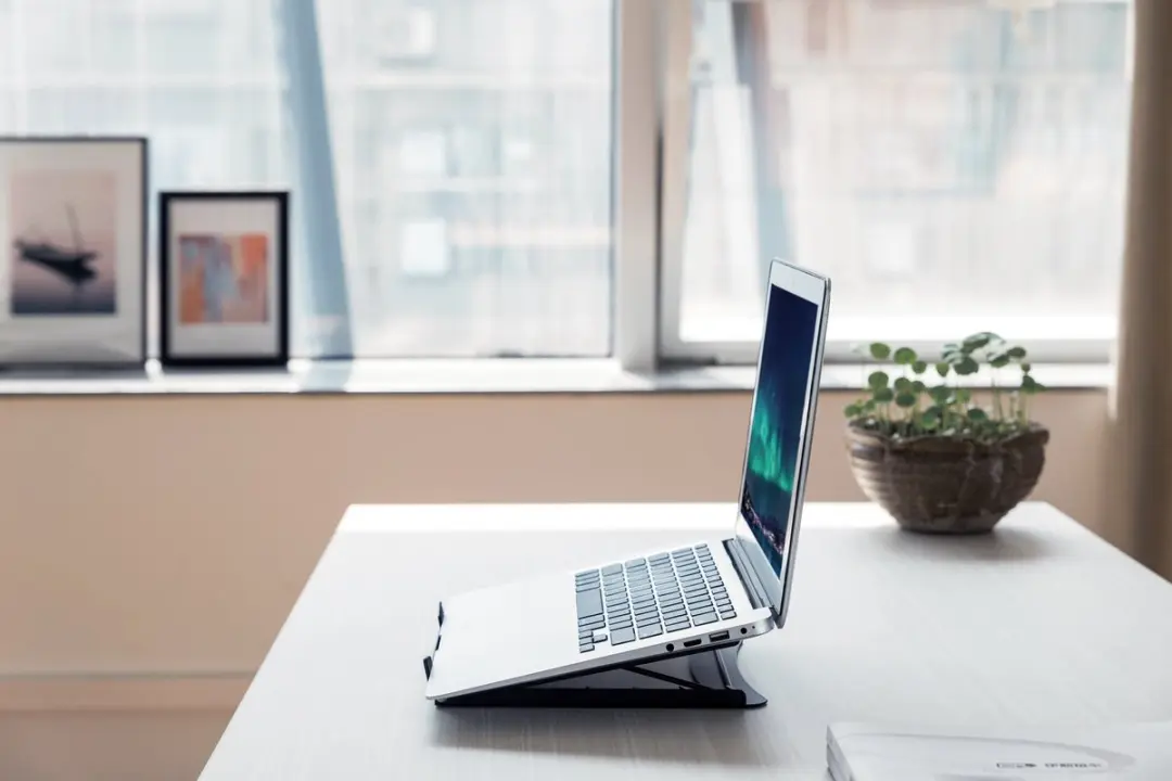 Deltaco DELO-0200 Laptop/Tablet Standaard - Zwart Staal