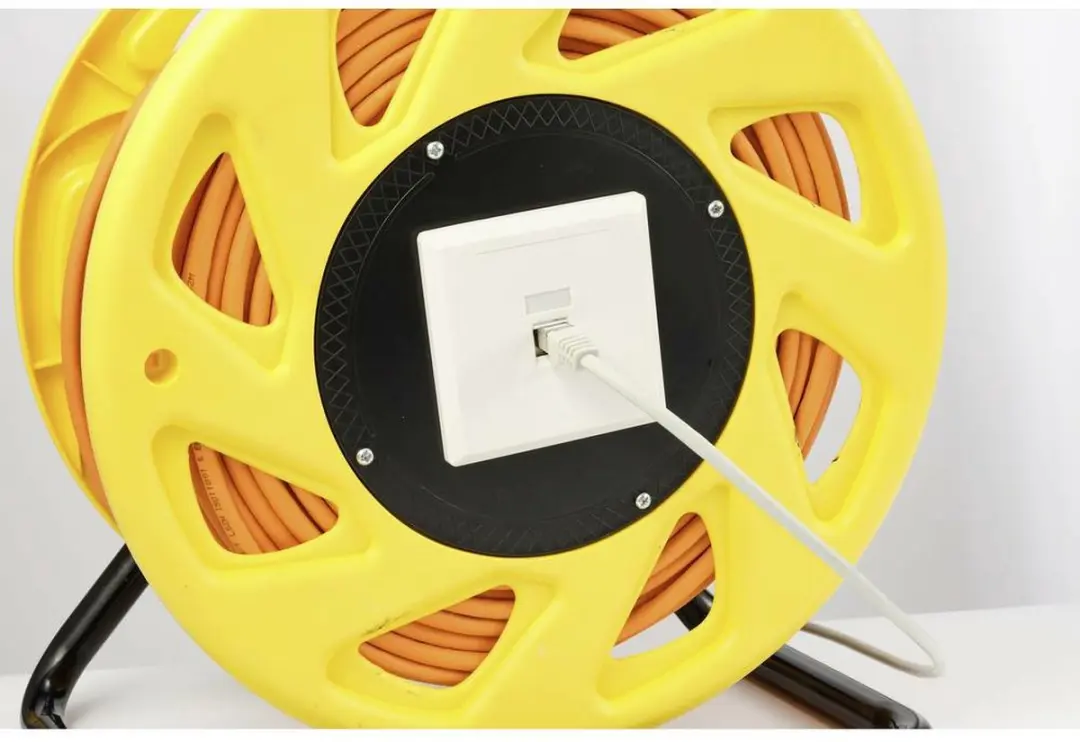 Renkforce RJ45 Netwerk Kabelhaspel CAT 6a 50m - Halogeenvrij Oranje