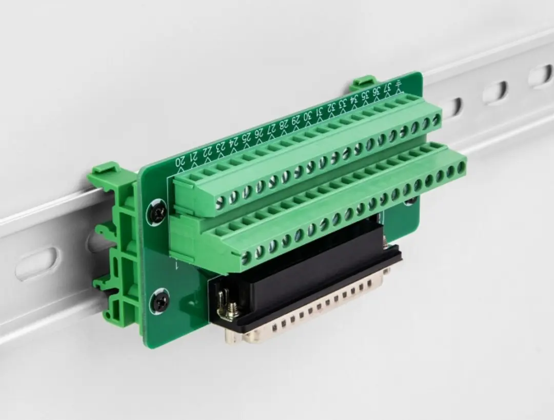 Delock D-Sub 37 Pin Male naar Terminal Block - Groen