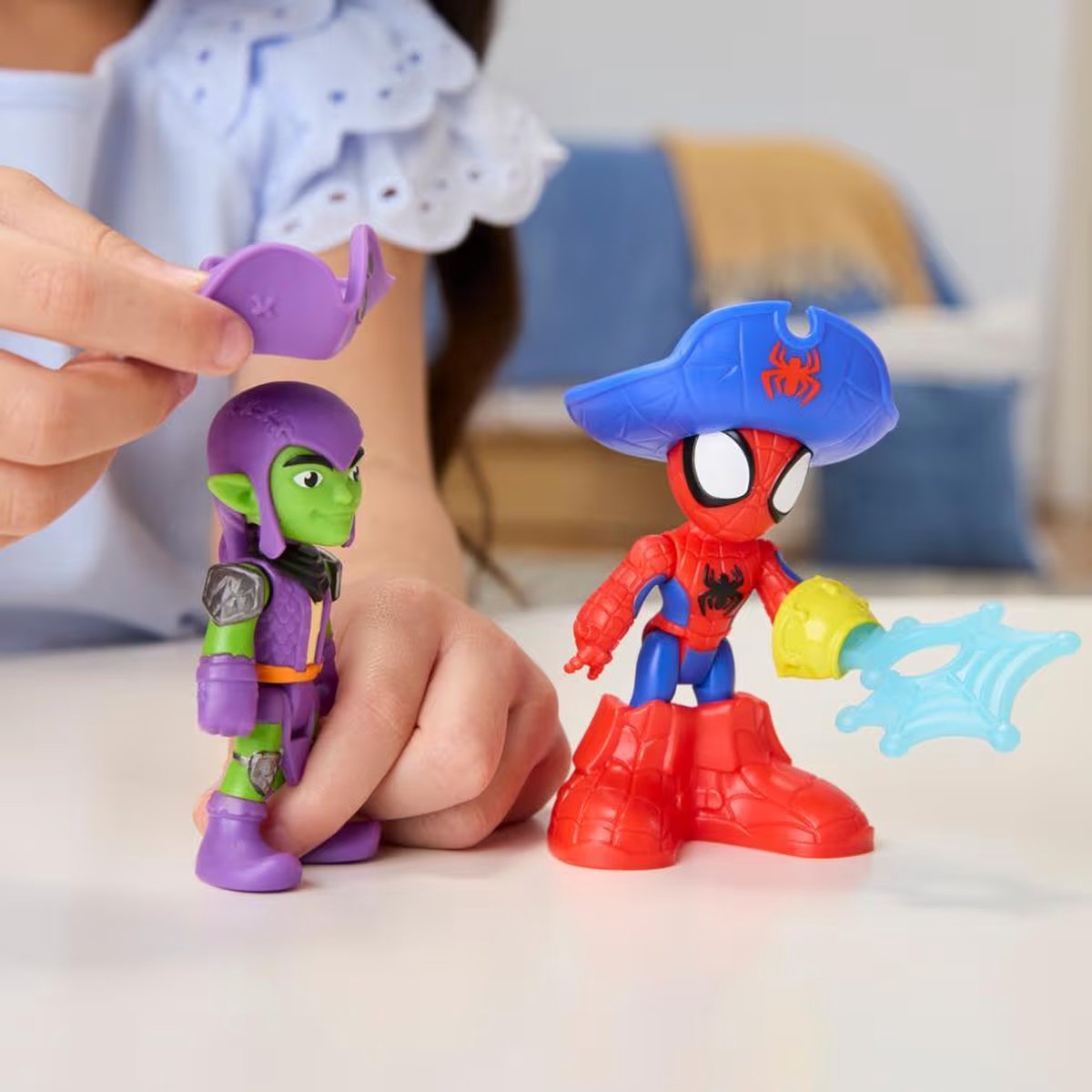 Hasbro Spider-Man piratenschip speelset met actiefiguren en bellen.