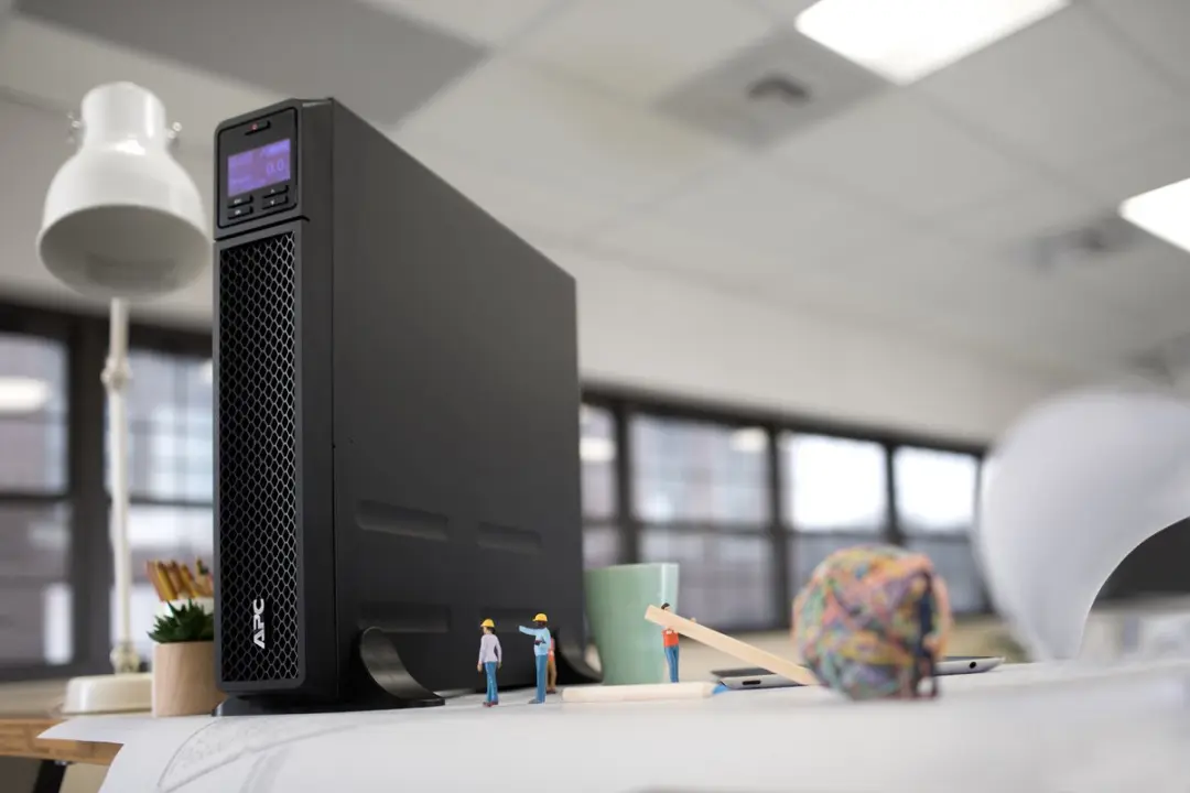APC SRT3000XLI UPS - 2700W 3000VA