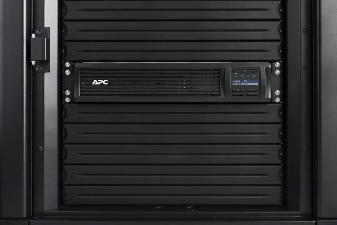 APC Smart-UPS SMT1500RMI2UC Noodstroomvoeding 1500VA - 4x C13 - Rack 2U - afbeelding 6 van 6