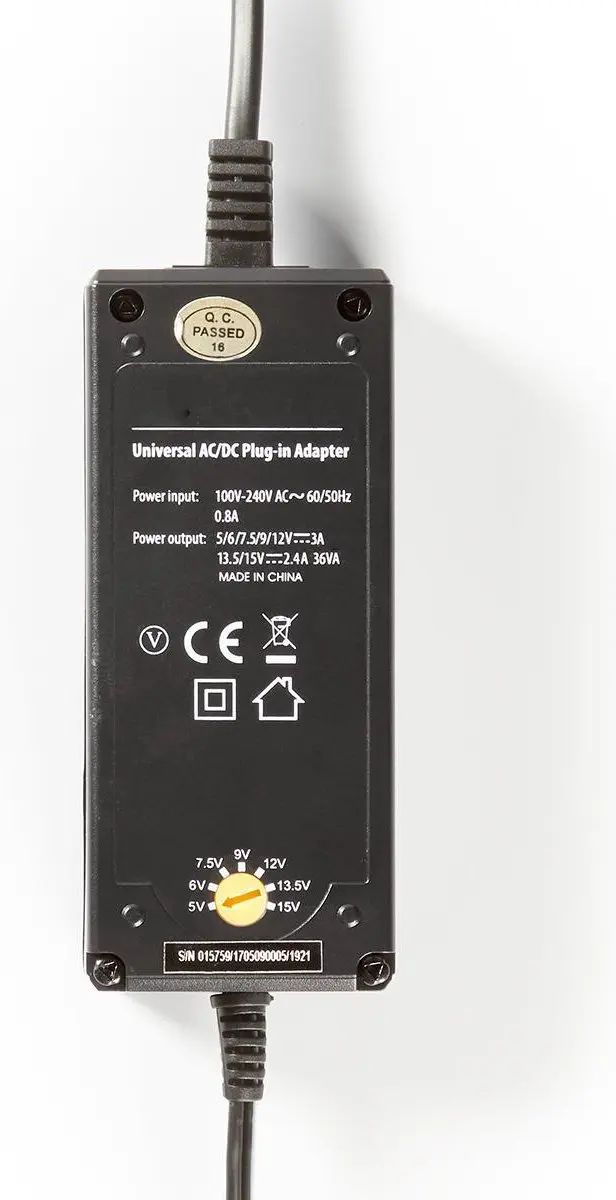 Nedis ACPA004 Universele AC-Stroomadapter 36W - Zwart