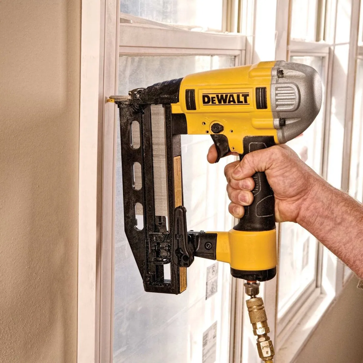 DeWalt DPN1664PP 16GA Rechte Afwerkingstacker - afbeelding 6 van 6