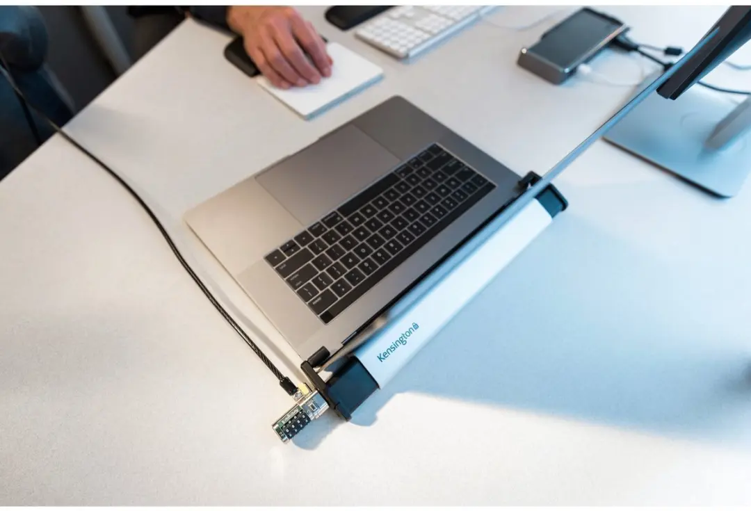 Kensington Laptopslot 2.0 K64453WW - 11-15,6" MacBook/Ultrabook - Zilver