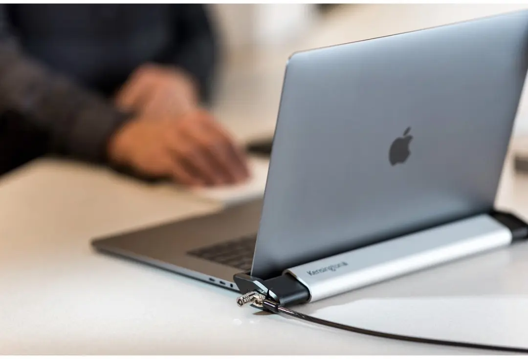 Kensington Laptopslot 2.0 K64453WW - 11-15,6" MacBook/Ultrabook - Zilver