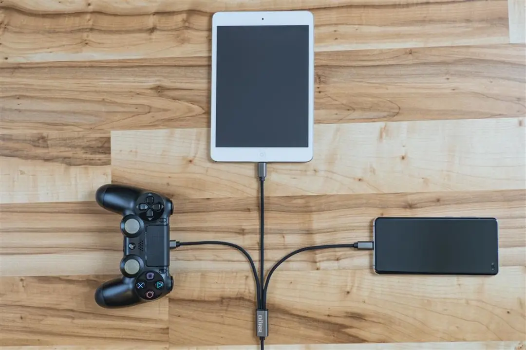 Dörr 977010 USB-kabel 0,35m - USB A/USB C/Micro-USB/Lightning - Zwart