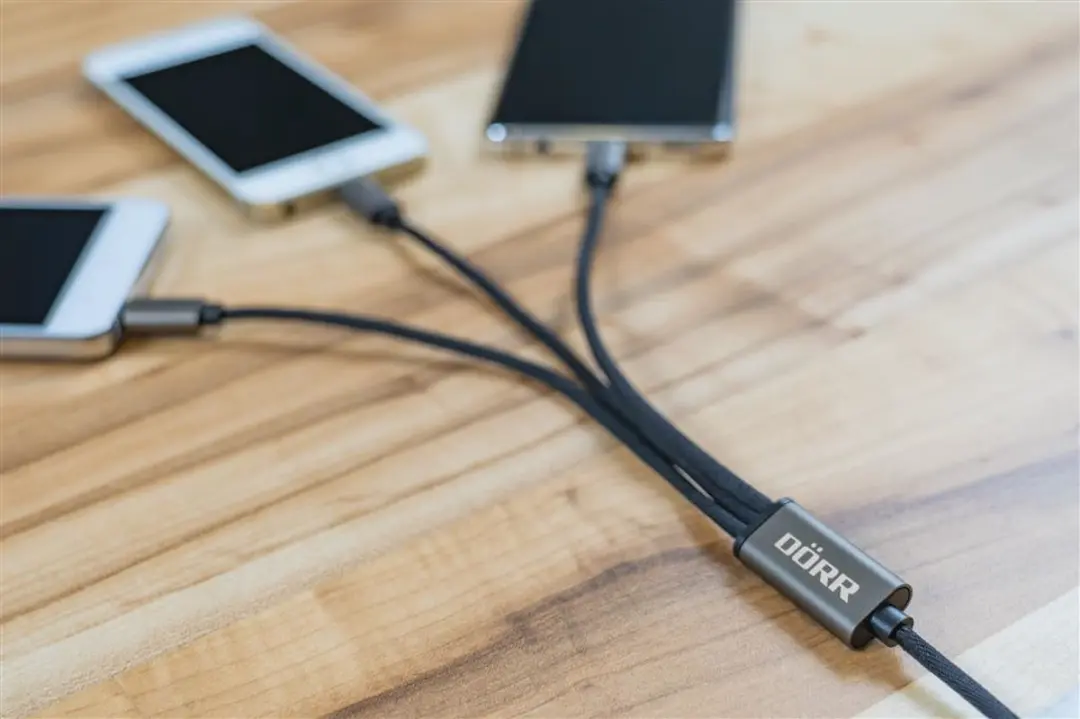Dörr 977010 USB-kabel 0,35m - USB A/USB C/Micro-USB/Lightning - Zwart