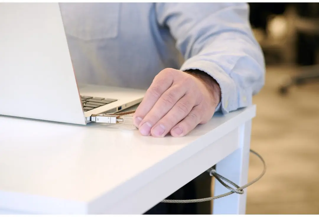 Kensington K60600WW Ultradun Laptopslot - Zwart