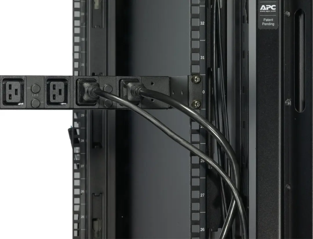 APC Basic Rack PDU AP7526 22kW 400V - 6x C19 - Zwart