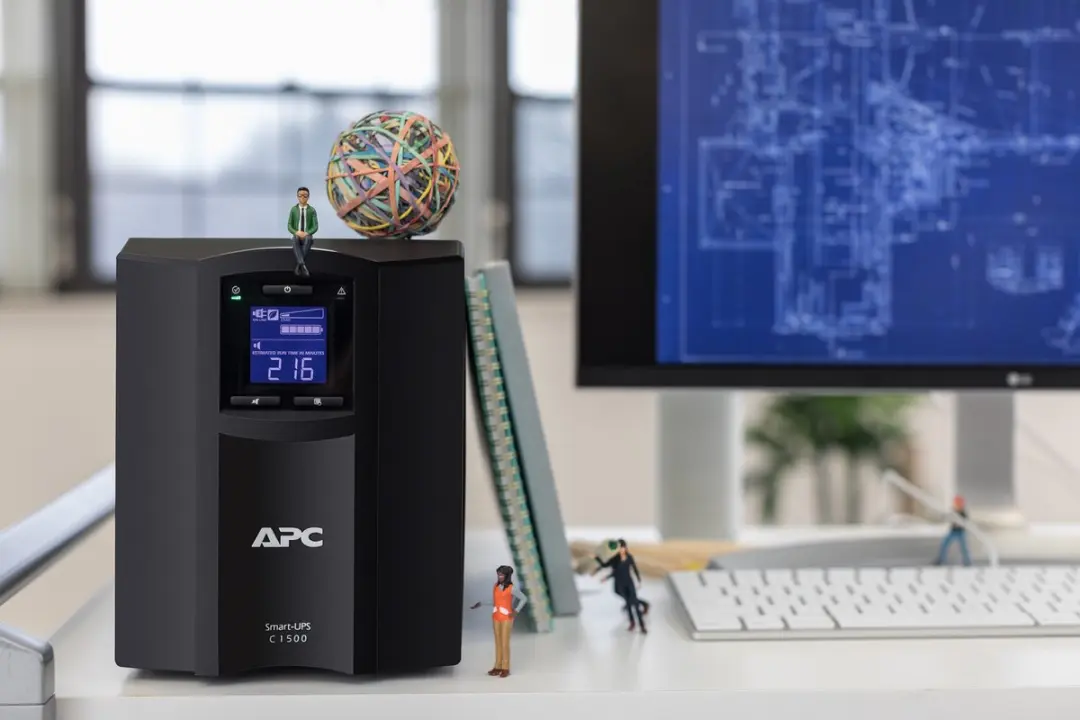 APC Smart-UPS SMC1500IC Noodstroomvoeding 1500VA - 8x C13 - Zwart