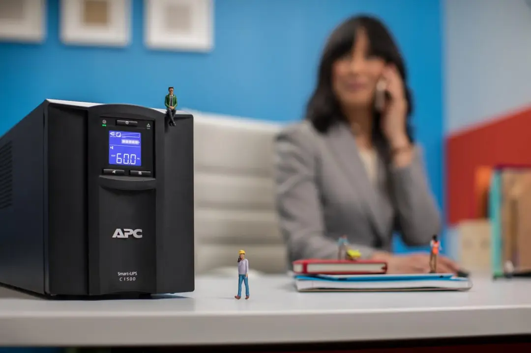 APC Smart-UPS SMC1500IC Noodstroomvoeding 1500VA - 8x C13 - Zwart - afbeelding 6 van 6