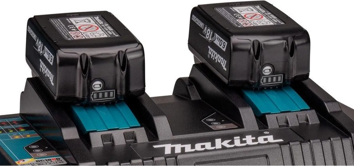 Makita 18V DC18RD Starterset - 4x 6,0Ah Accu