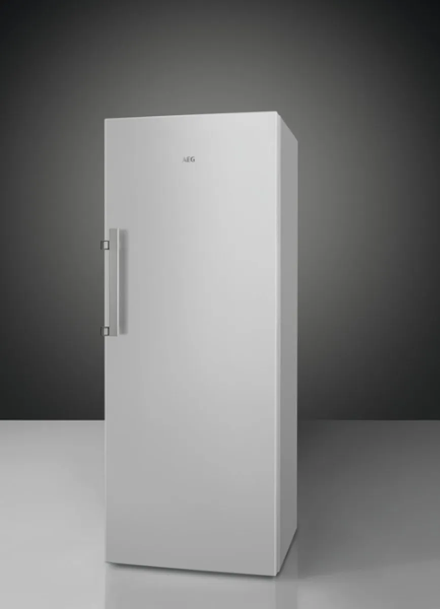 AEG RKB333E2DW Vrijstaande Koelkast 309L - Wit