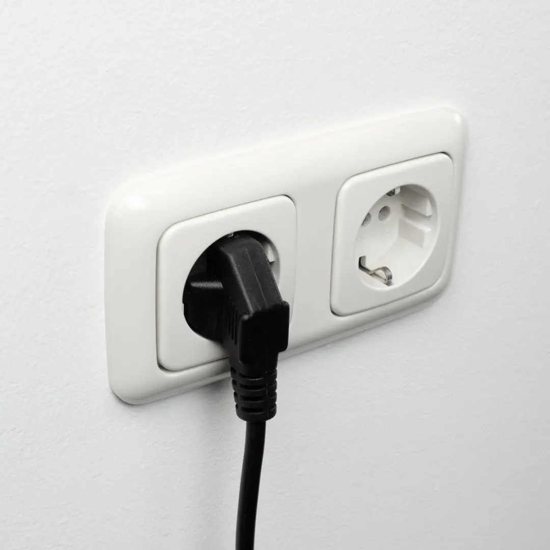 ACT AK5162 Netsnoer CEE 7/7 Haaks - 1m - Zwart