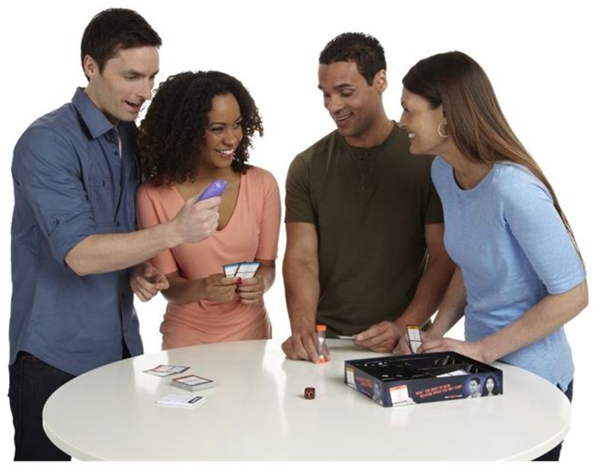 Hasbro Tabu - Woordspel voor 4 tot 10 spelers - Feestspel