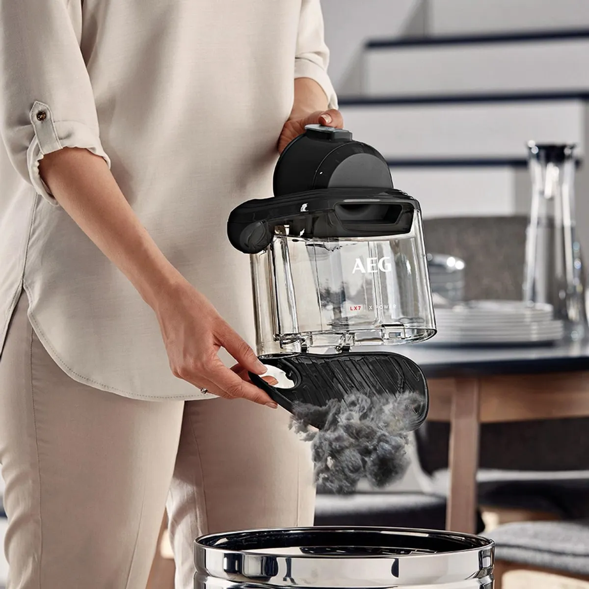 AEG LX7-2-EB-P Stofzuiger - 750W - 1.4L Zwart