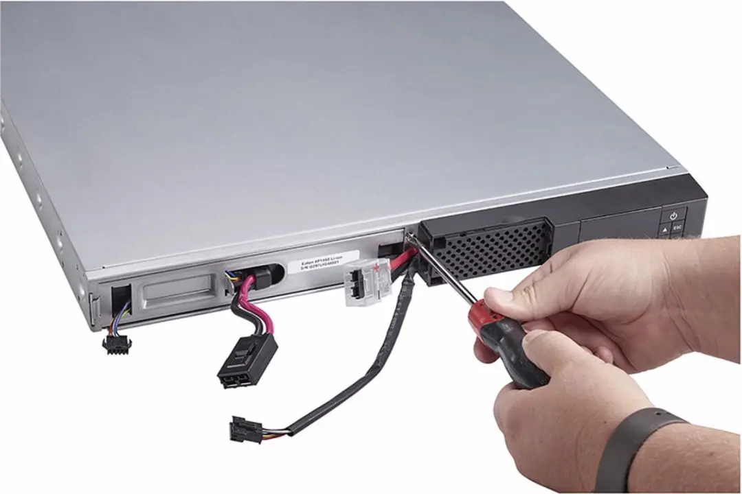 Eaton 5P1550GR-L Rackmount UPS 1550VA - 6 Stopcontacten