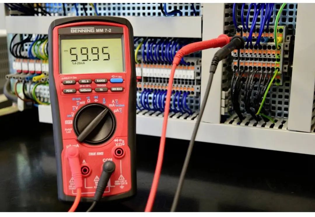 Benning MM 7-2 Multimeter - 1000V TRUE RMS