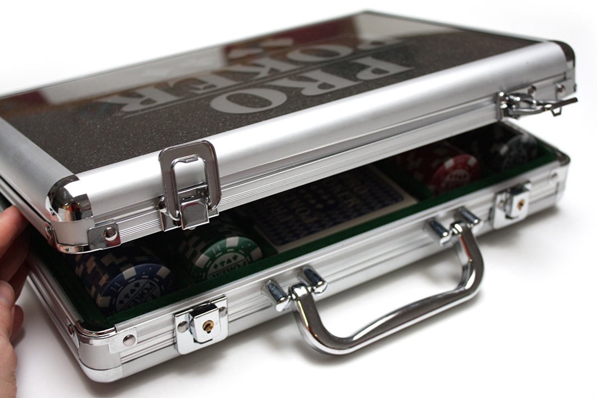 Tactic Pro Poker Set – Pokerset – Luxe Aluminium Koffer – 200 Chips van 11,5 gram – Inclusief Kaarten, Dobbelstenen en Dealer Button – Vanaf 14 Jaar