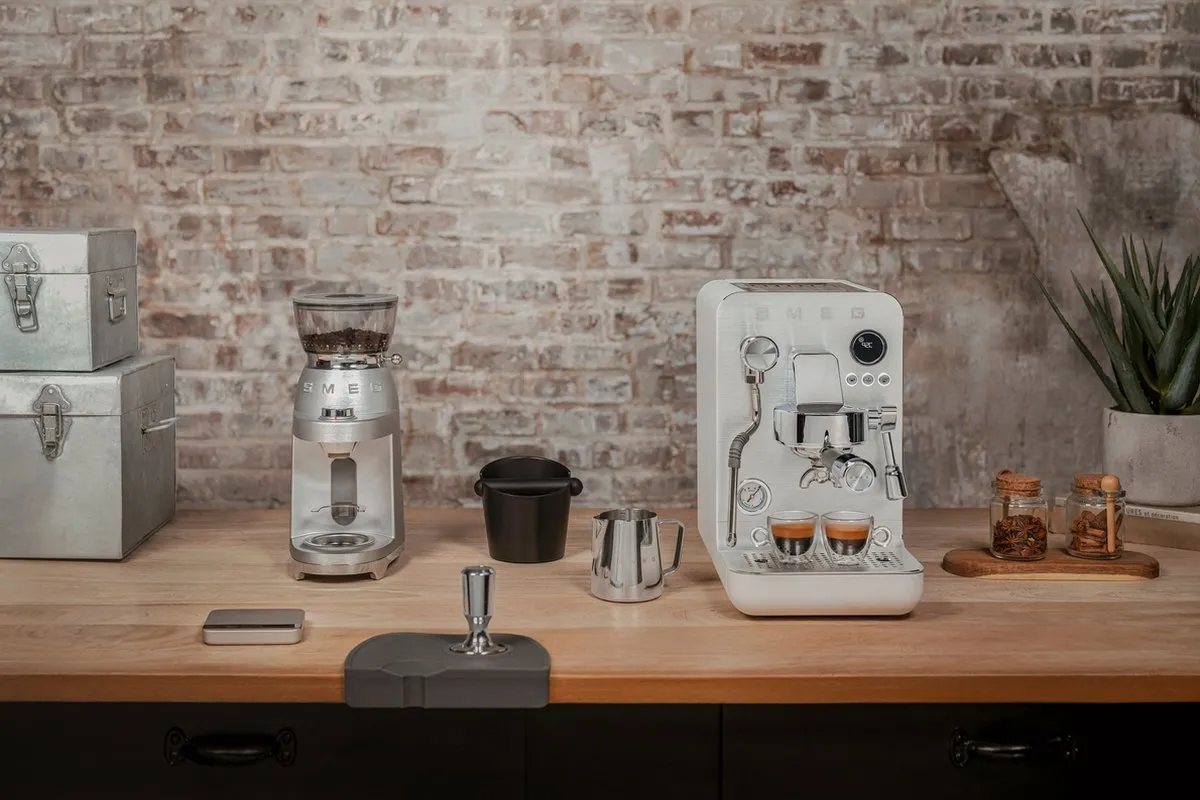 Smeg CGF02SSEU Elektrische Koffiemolen - 150W - 30 Maalstanden - Grijs - afbeelding 6 van 6
