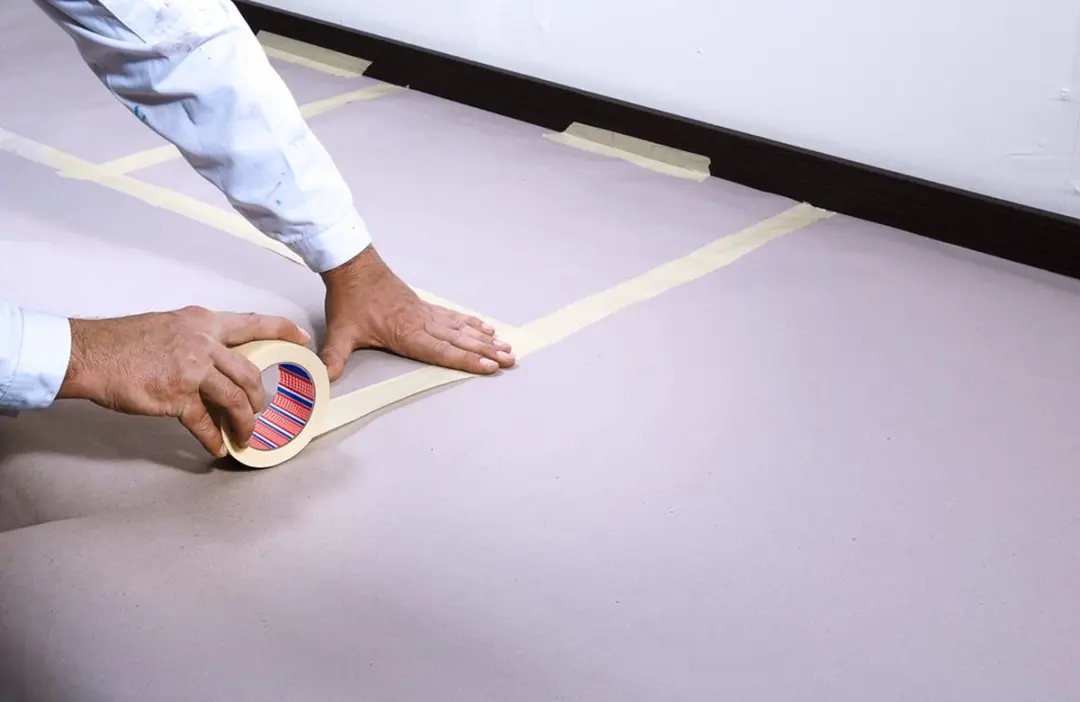 Tesa 4325 Crêpe Afplaktape 25mm - Beige - afbeelding 6 van 6