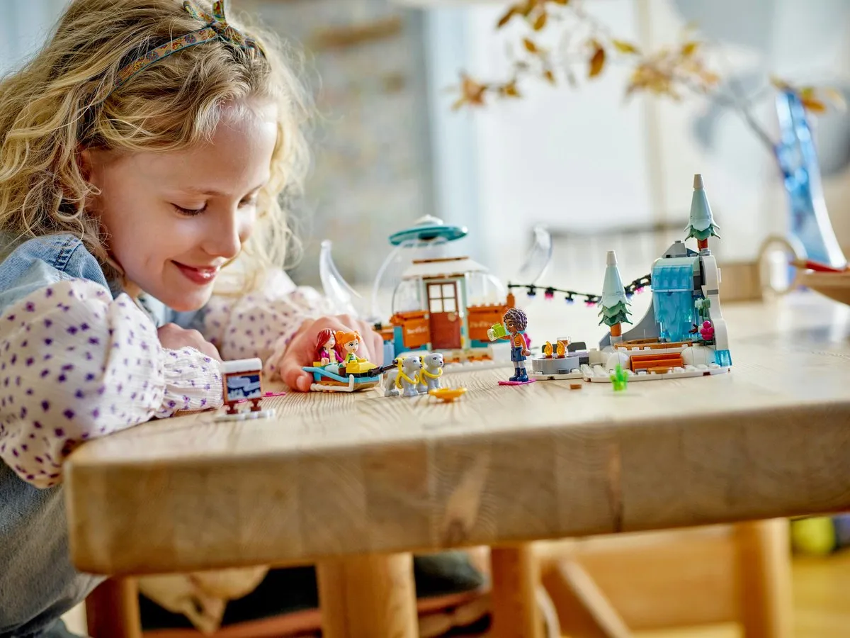 LEGO Friends Iglo Vakantieavontuur 41760 - Glamping Set