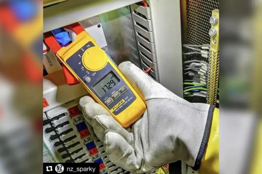 Fluke 325 True-RMS Stroomtang - AC/DC 600V & 400A