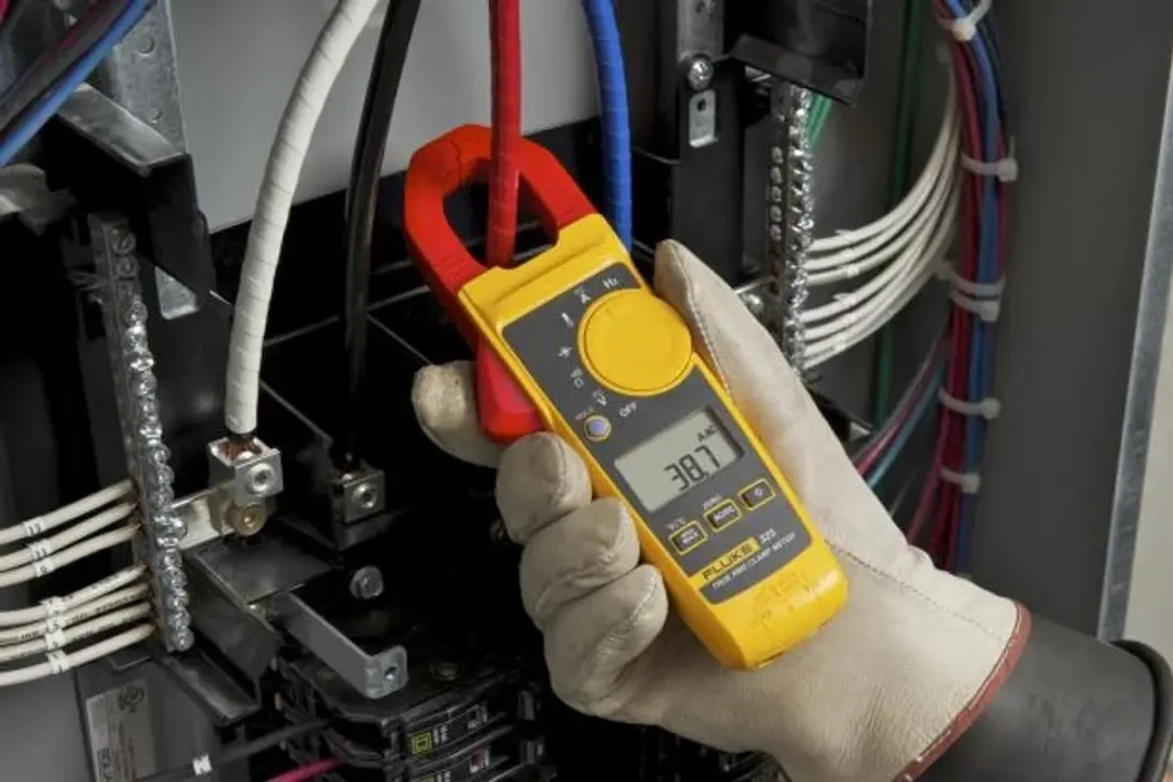 Fluke 325 True-RMS Stroomtang - AC/DC 600V & 400A