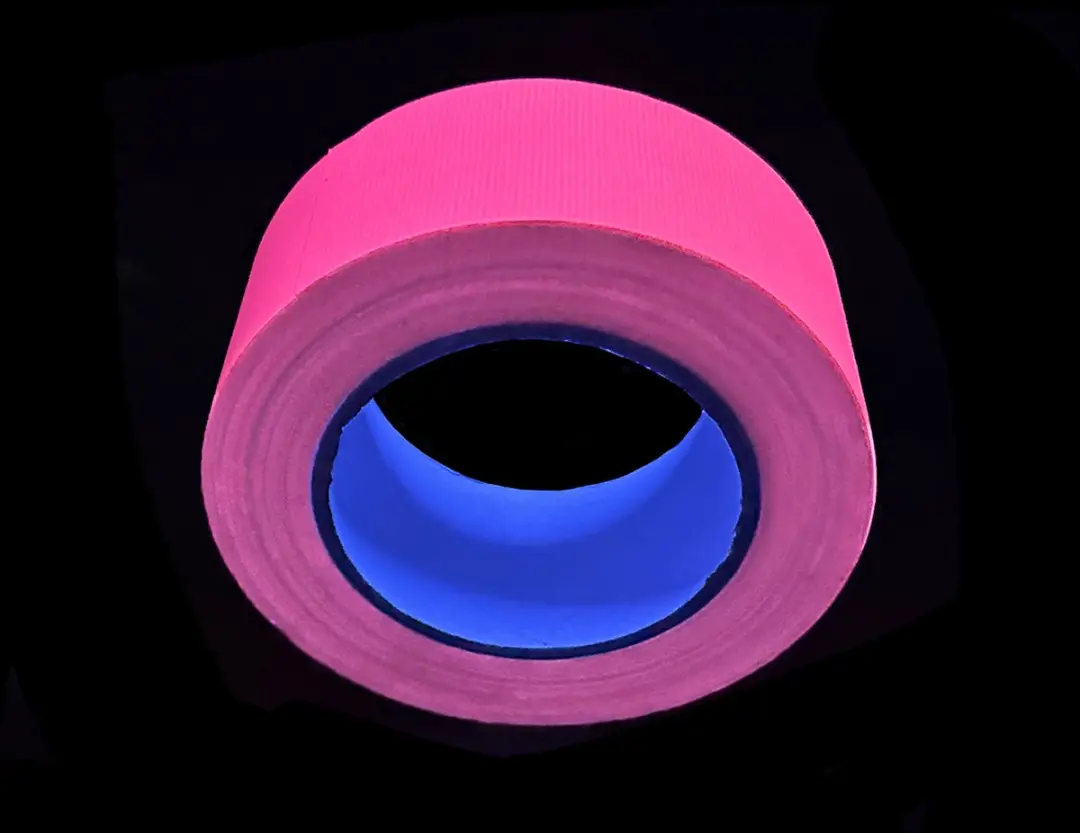 Kortpack Duct-tape 50mm x 25m - Fluor Roze - Onder Black Light