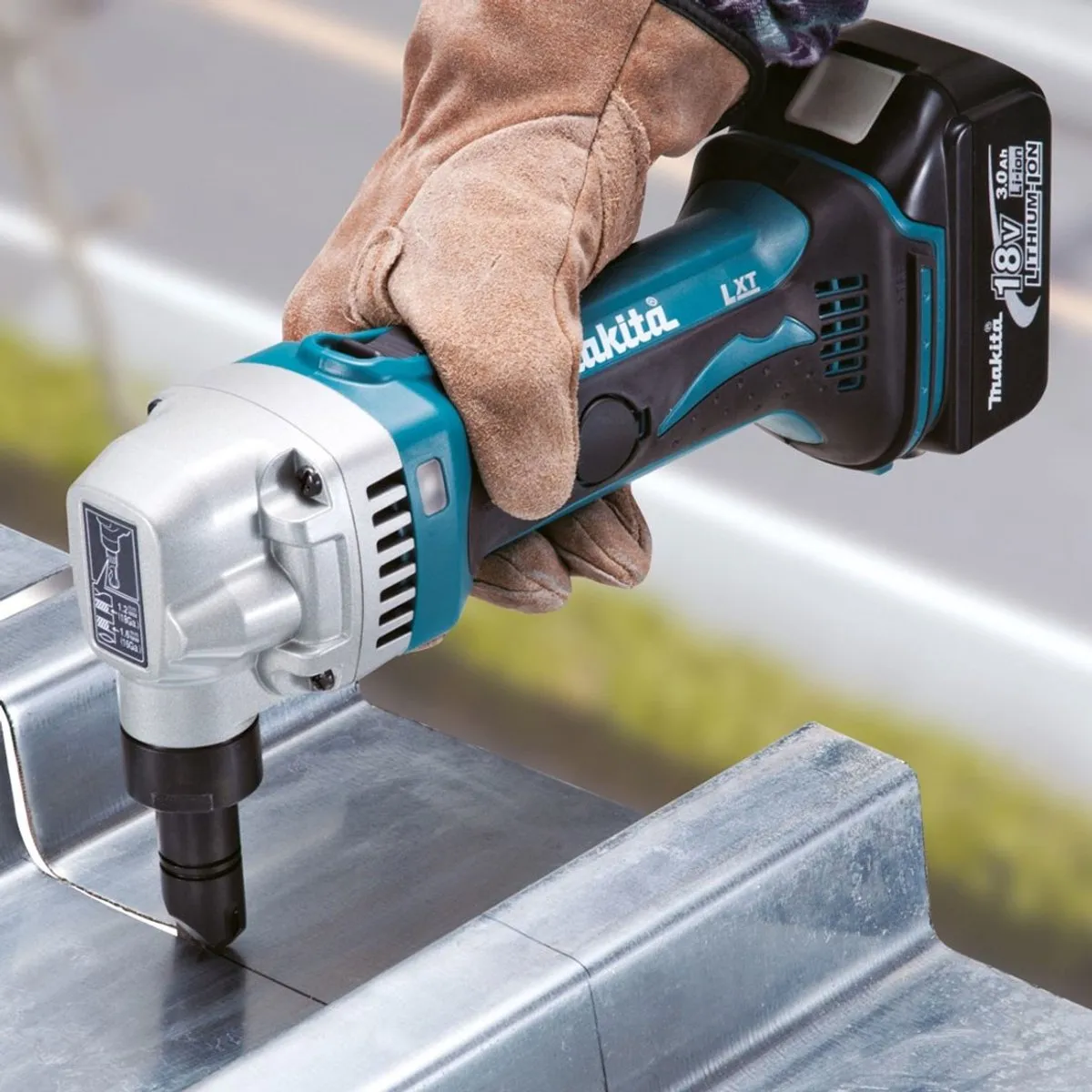 Makita DJN161RTJ Accu Knabbelschaar 18V - 1900 Slagen/min