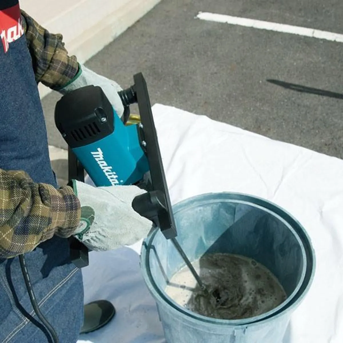 Makita UT1600 Menger 1800W - 180mm - 2 Snelheden