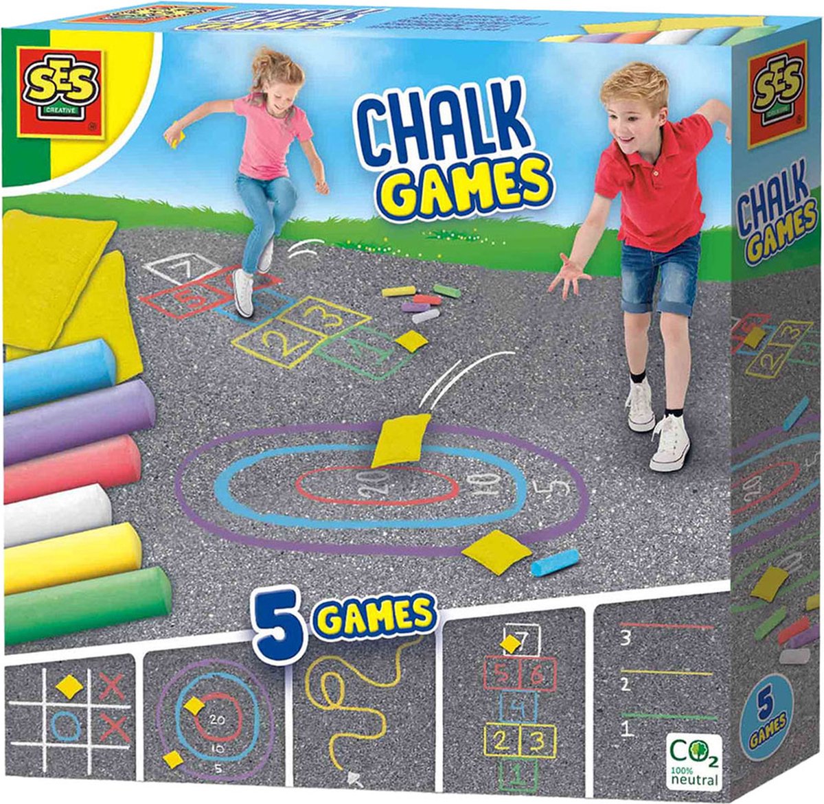 SES - Stoepkrijt spellen 5 in 1 - creatief buiten spelen - set van 6 kleuren stoepkrijt met 2 pittenzakjes - instructies voor 5 verschillende spellen