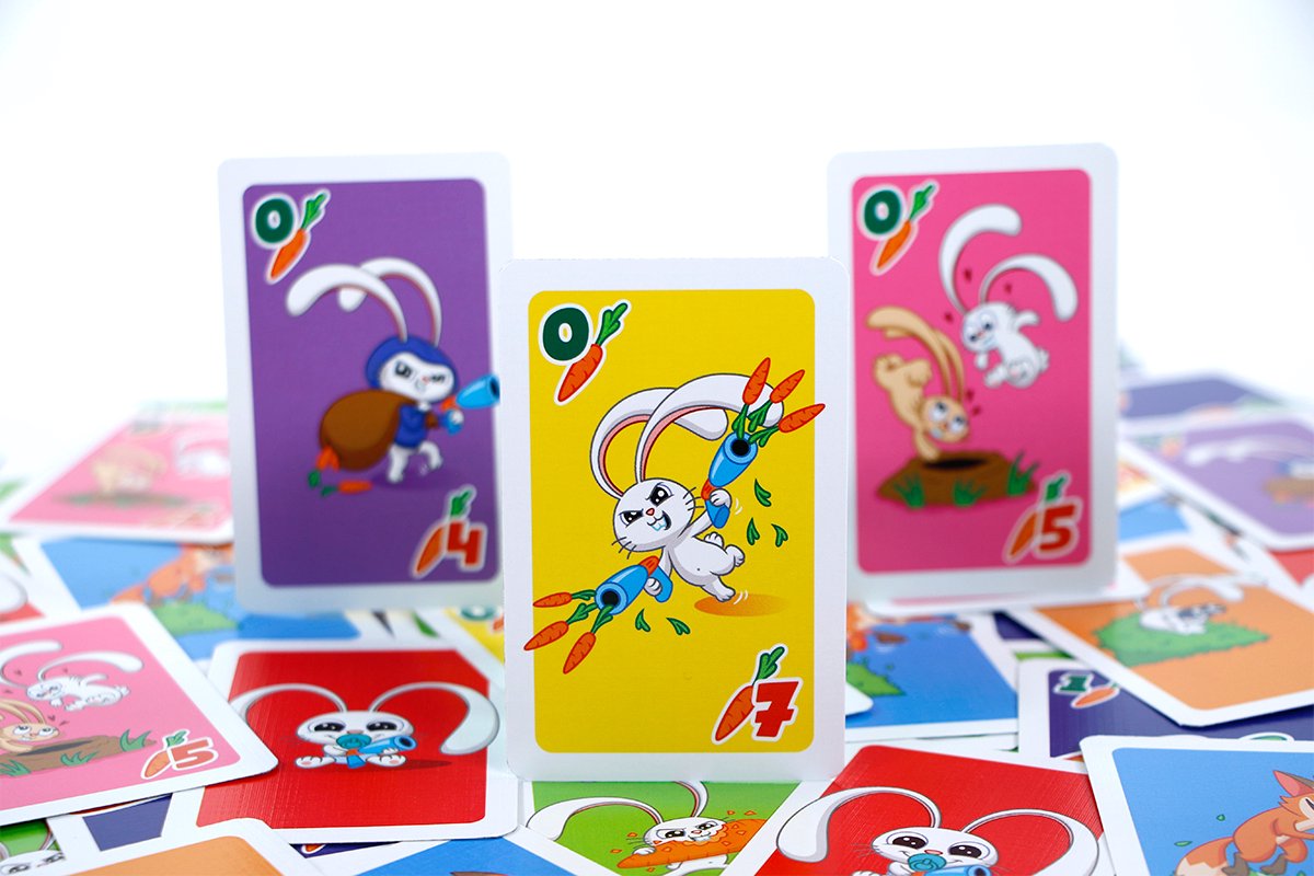 999 Games - Badass Bunnies Kaartspel - Ben jij de sluwe vossen te slim af? - Bevat eenvoudige spelregels in NL EN en FR